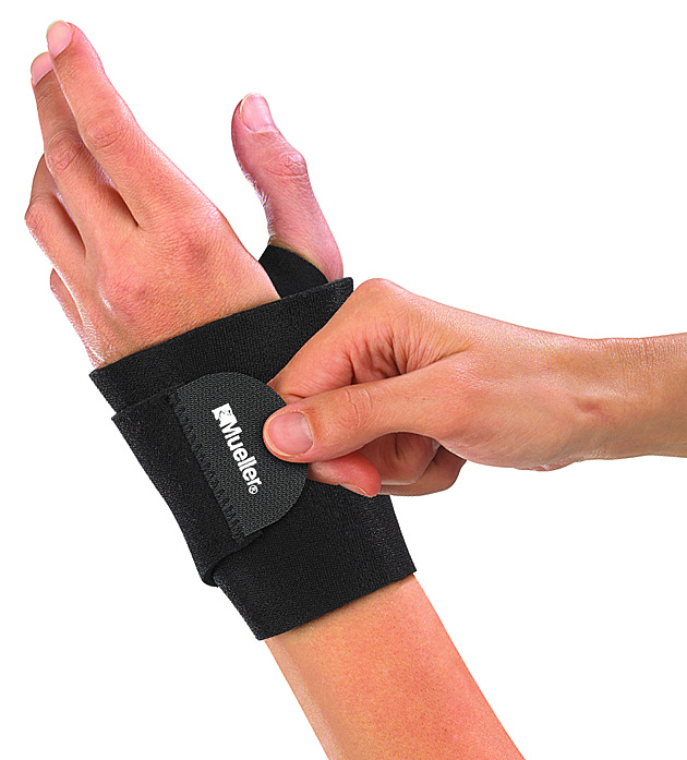 MUELLER® WRIST SUPPORT WRAP BLACK, , large image number null