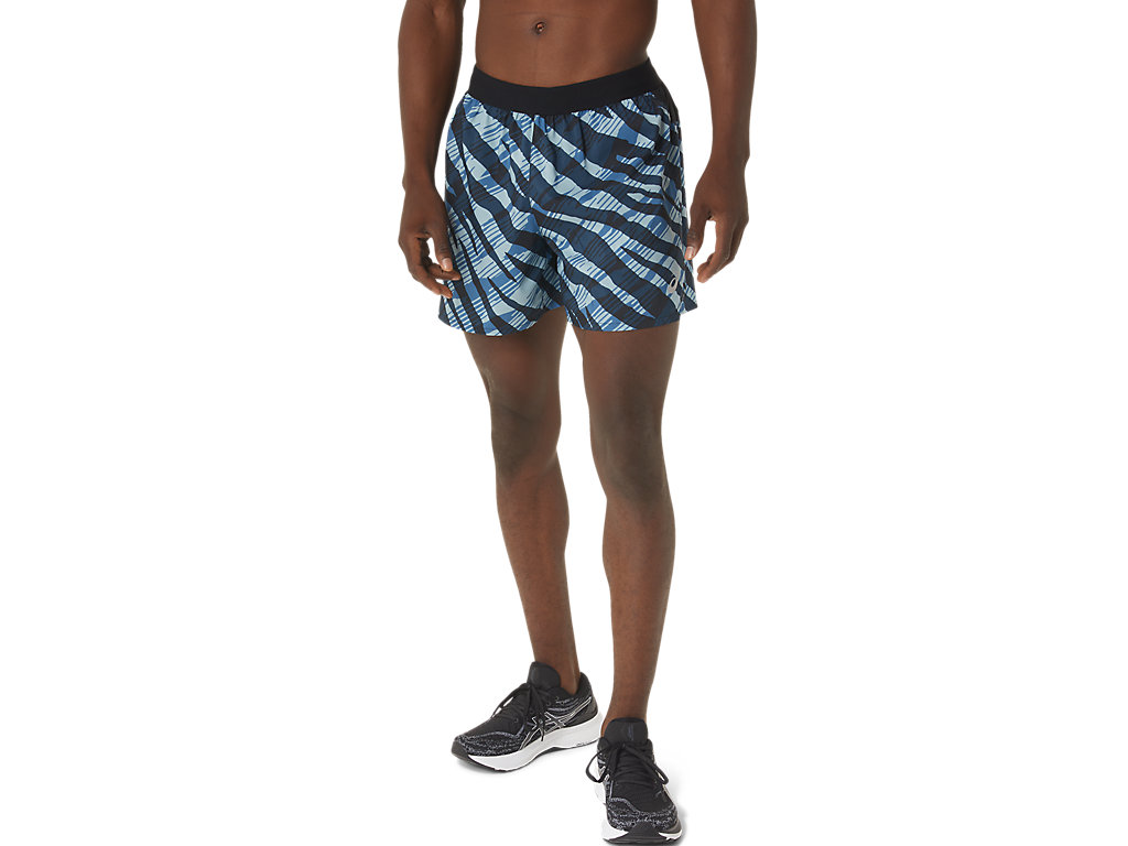 ASICS WILD CAMO 5IN SHORT, AZURE/PERFORMANCE BLACK, swatch