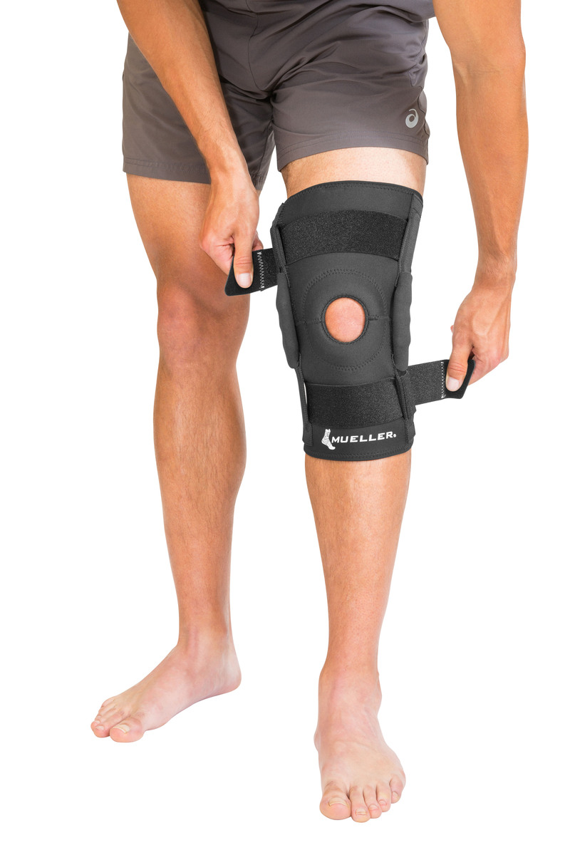 MUELLER® HINGED WRAPAROUND KNEE BRACE BLACK S/M, , large image number null