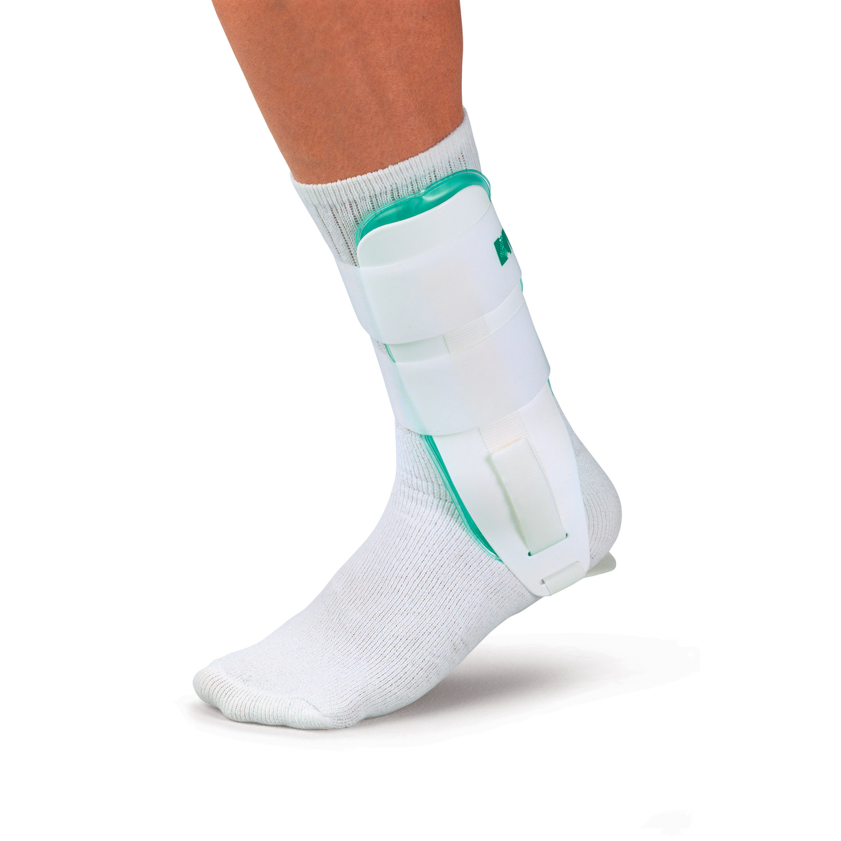 MUELLER® ANKLE BRACE GEL COLD THERAPY WHITE