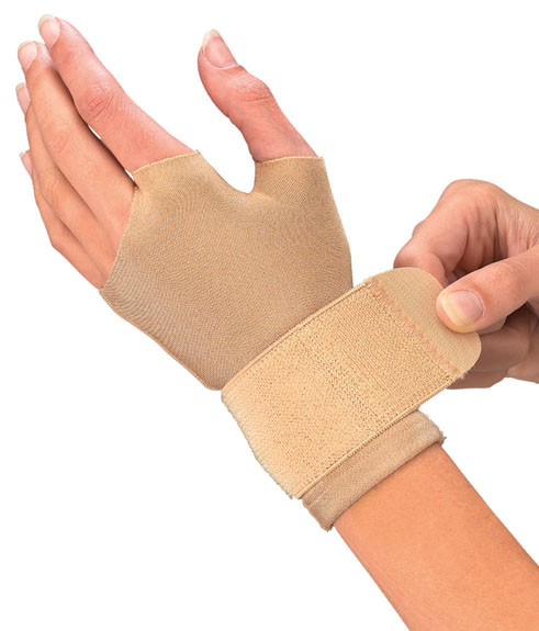 MUELLER® COMPRESSION GLOVE BEIGE SM, , large image number null