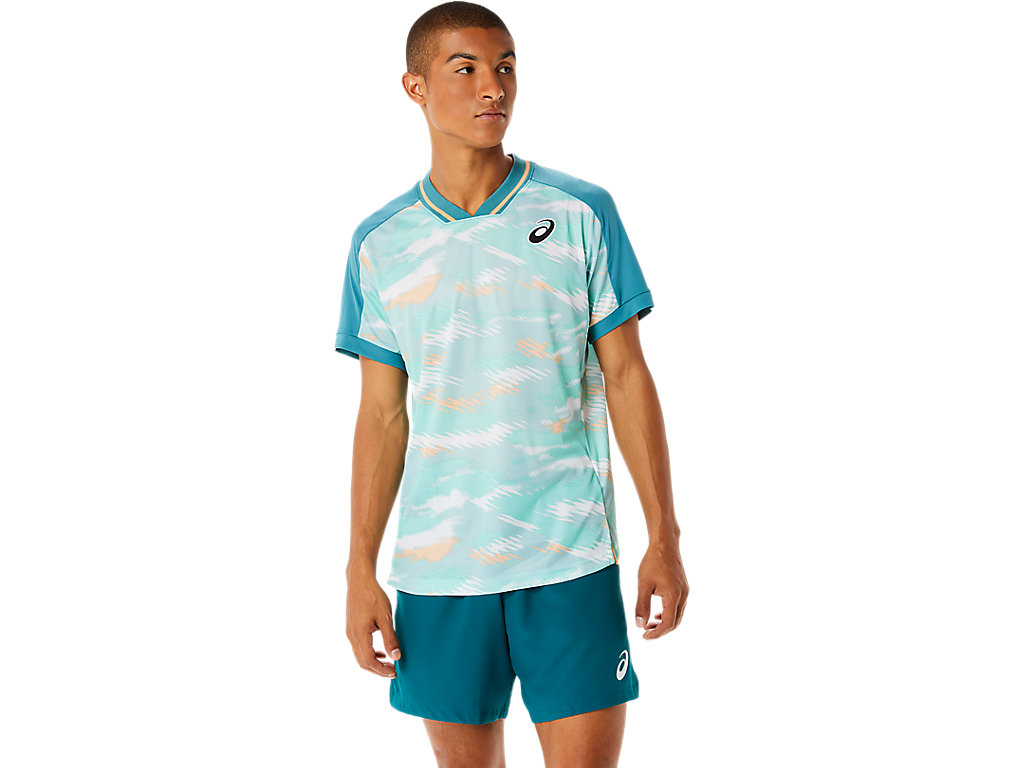 ASICS MEN MATCH GRAPHIC SS TOP, MISTY PINE, swatch